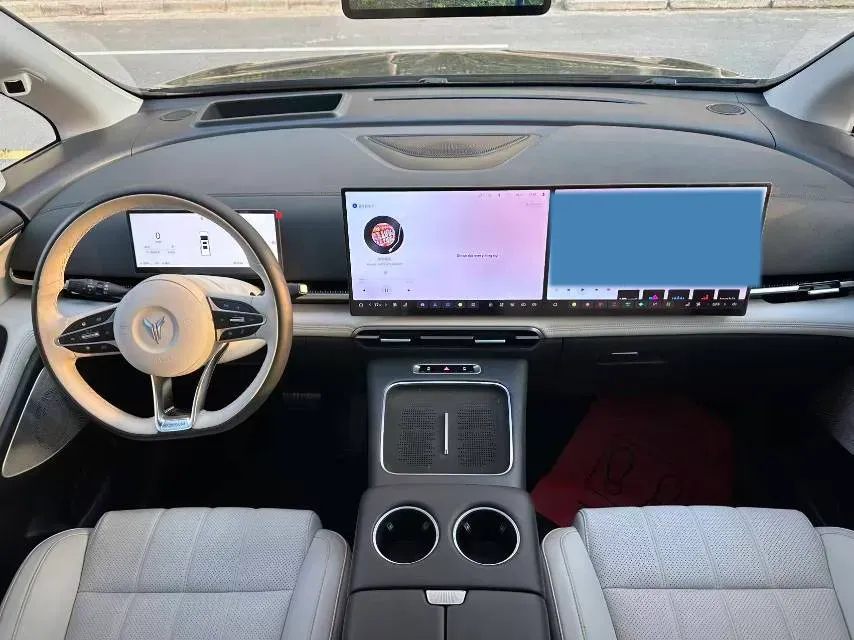 2025 Voyah Dream 1.5T 150HP L4 PHEV 41.7KWH,autocango,china used car exporter,china ev exporter,chinese used car exporter,chinese used ev exporter