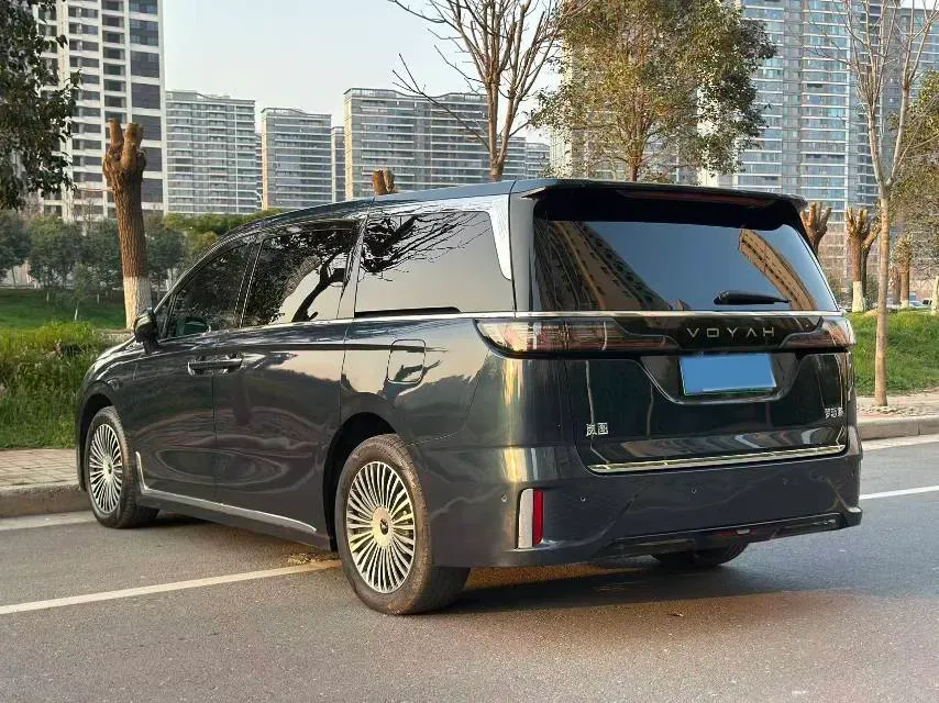 2025 Voyah Dream 1.5T 150HP L4 PHEV 41.7KWH,autocango,china used car exporter,china ev exporter,chinese used car exporter,chinese used ev exporter