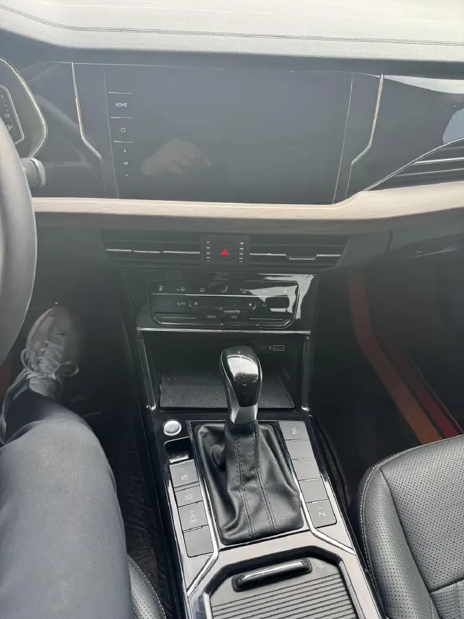 2020 Volkswagen Passat 2.0T 220HP L4 7DCT,autocango,china used car exporter,china ev exporter,chinese used car exporter,chinese used ev exporter