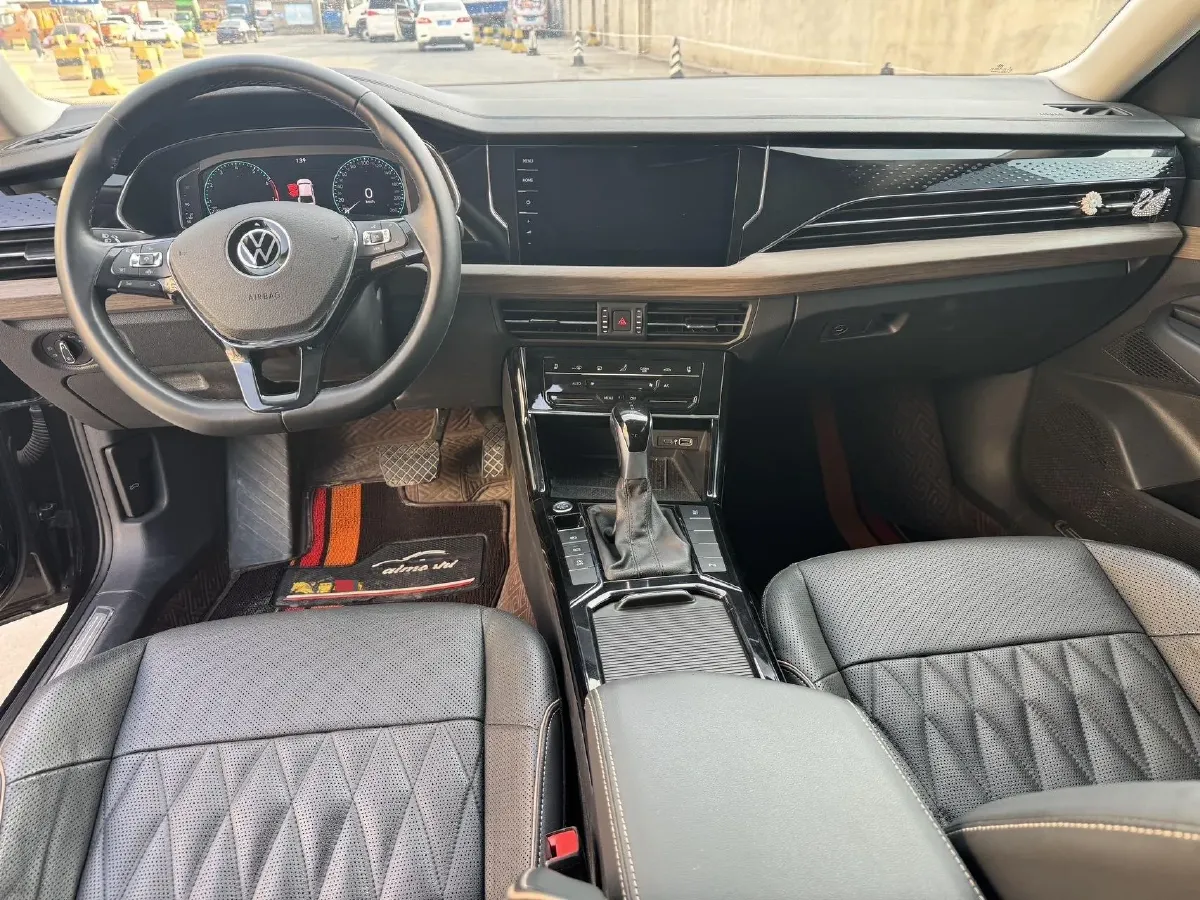 2020 Volkswagen Passat 2.0T 220HP L4 7DCT,autocango,china used car exporter,china ev exporter,chinese used car exporter,chinese used ev exporter