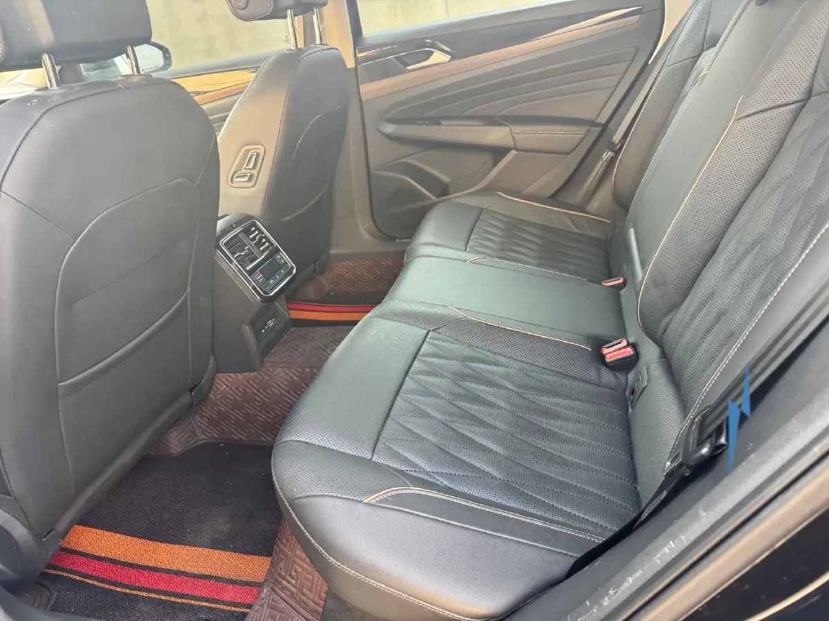 2020 Volkswagen Passat 2.0T 220HP L4 7DCT,autocango,china used car exporter,china ev exporter,chinese used car exporter,chinese used ev exporter