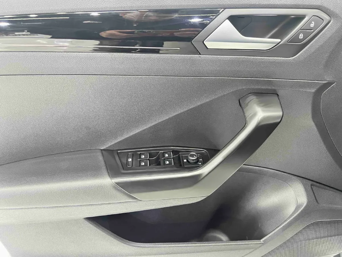 2022 Volkswagen T-Roc 1.4T 150HP L4 7DCT,autocango,china used car exporter,china ev exporter,chinese used car exporter,chinese used ev exporter