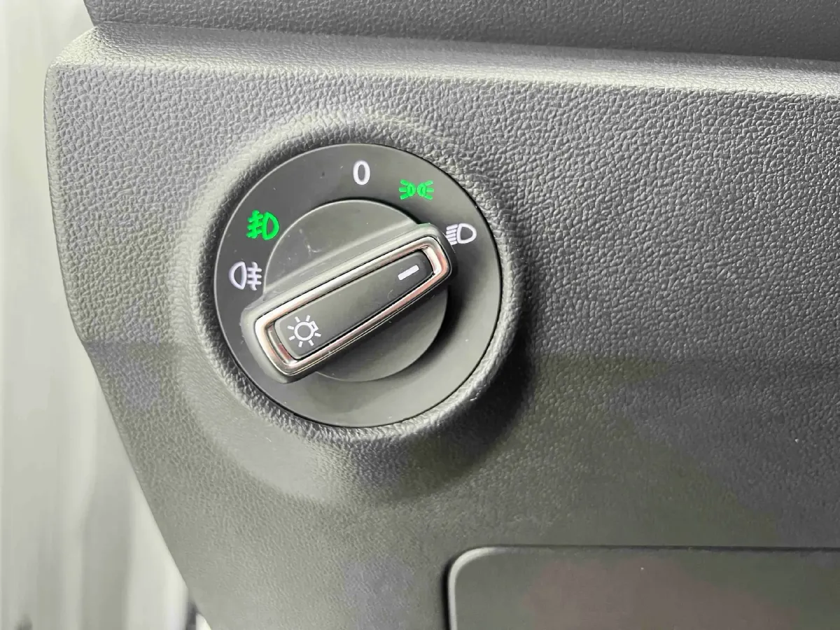 2022 Volkswagen T-Roc 1.4T 150HP L4 7DCT,autocango,china used car exporter,china ev exporter,chinese used car exporter,chinese used ev exporter