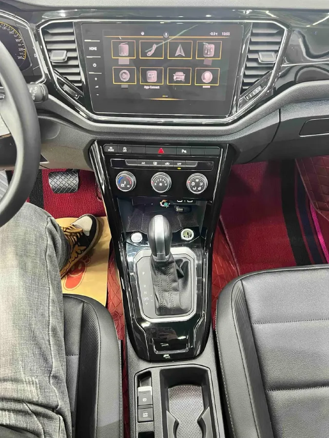 2022 Volkswagen T-Roc 1.4T 150HP L4 7DCT,autocango,china used car exporter,china ev exporter,chinese used car exporter,chinese used ev exporter