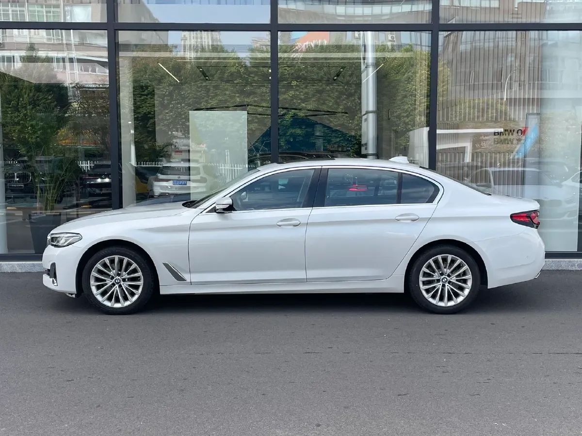 2022 BMW 5 Series 2.0T 184HP L4 8AT,autocango,china used car exporter,china ev exporter,chinese used car exporter,chinese used ev exporter