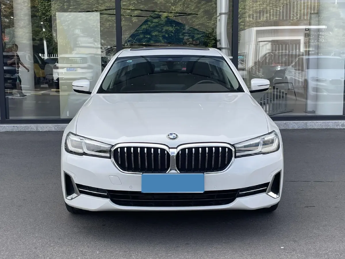 2022 BMW 5 Series 2.0T 184HP L4 8AT,autocango,china used car exporter,china ev exporter,chinese used car exporter,chinese used ev exporter