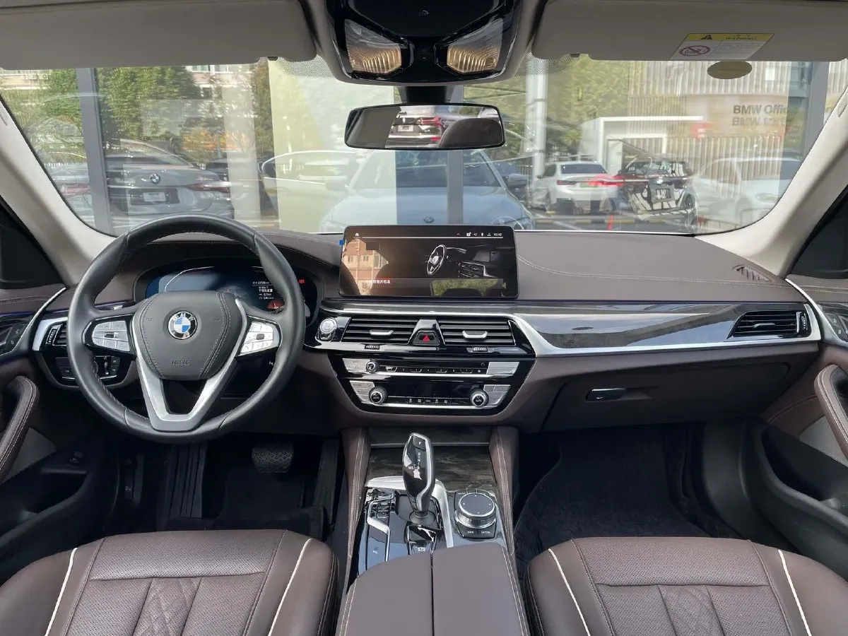2022 BMW 5 Series 2.0T 184HP L4 8AT,autocango,china used car exporter,china ev exporter,chinese used car exporter,chinese used ev exporter