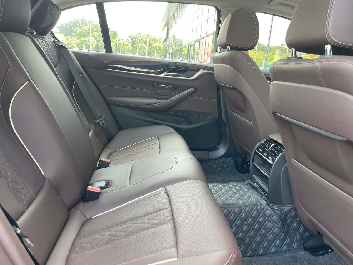 2022 BMW 5 Series 2.0T 184HP L4 8AT,autocango,china used car exporter,china ev exporter,chinese used car exporter,chinese used ev exporter