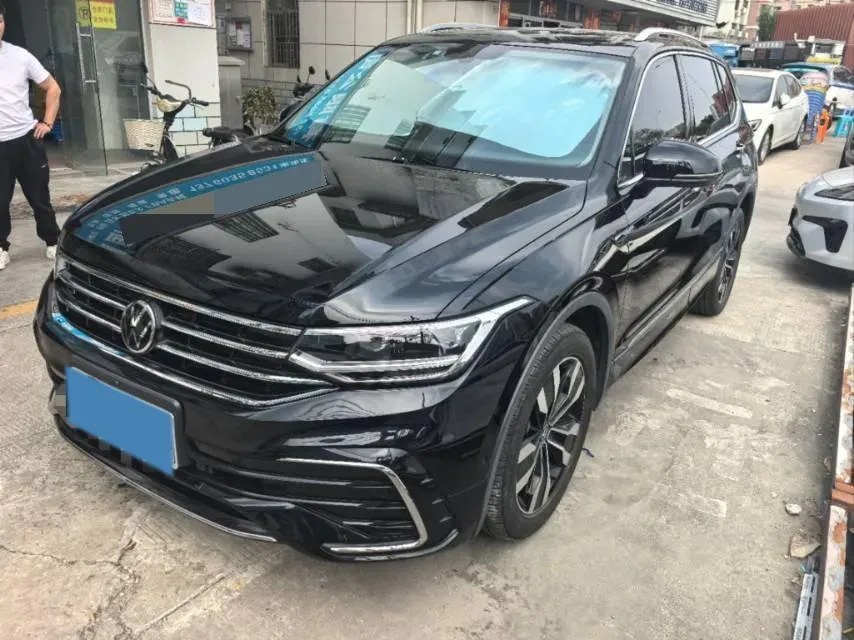 2024 Volkswagen Tiguan L 2.0T 220HP L4 7DCT,autocango,china used car exporter,china ev exporter,chinese used car exporter,chinese used ev exporter