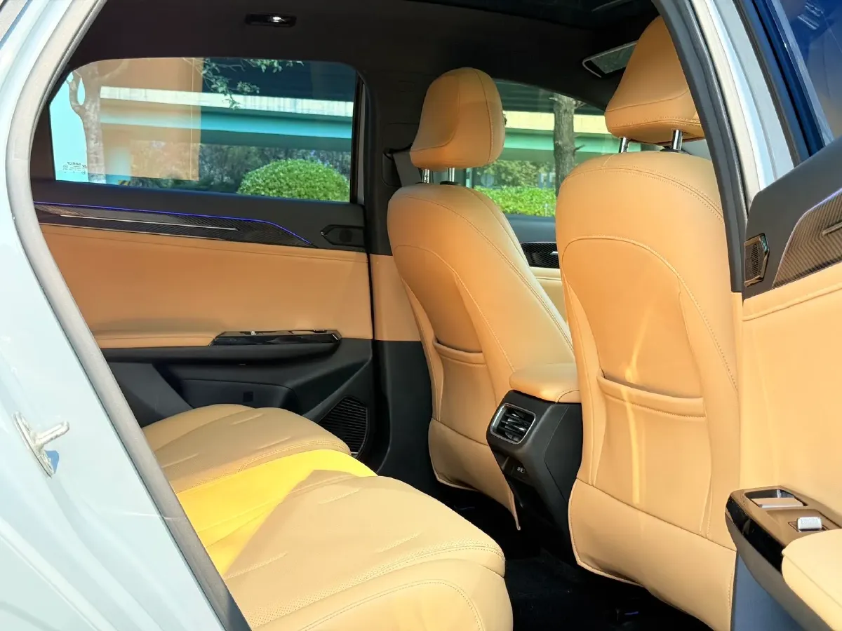 2023 Geely Galaxy L6 1.5T 163HP L4 3DHT PHEV,autocango,china used car exporter,china ev exporter,chinese used car exporter,chinese used ev exporter