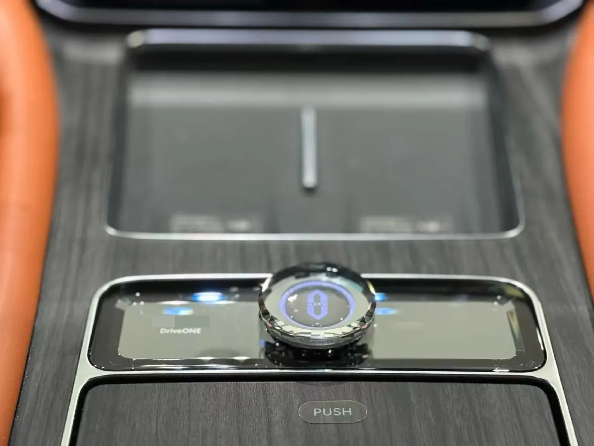 2024 AITO AITO M9 1.5T 152HP L4 REEV 42KWH,autocango,china used car exporter,china ev exporter,chinese used car exporter,chinese used ev exporter