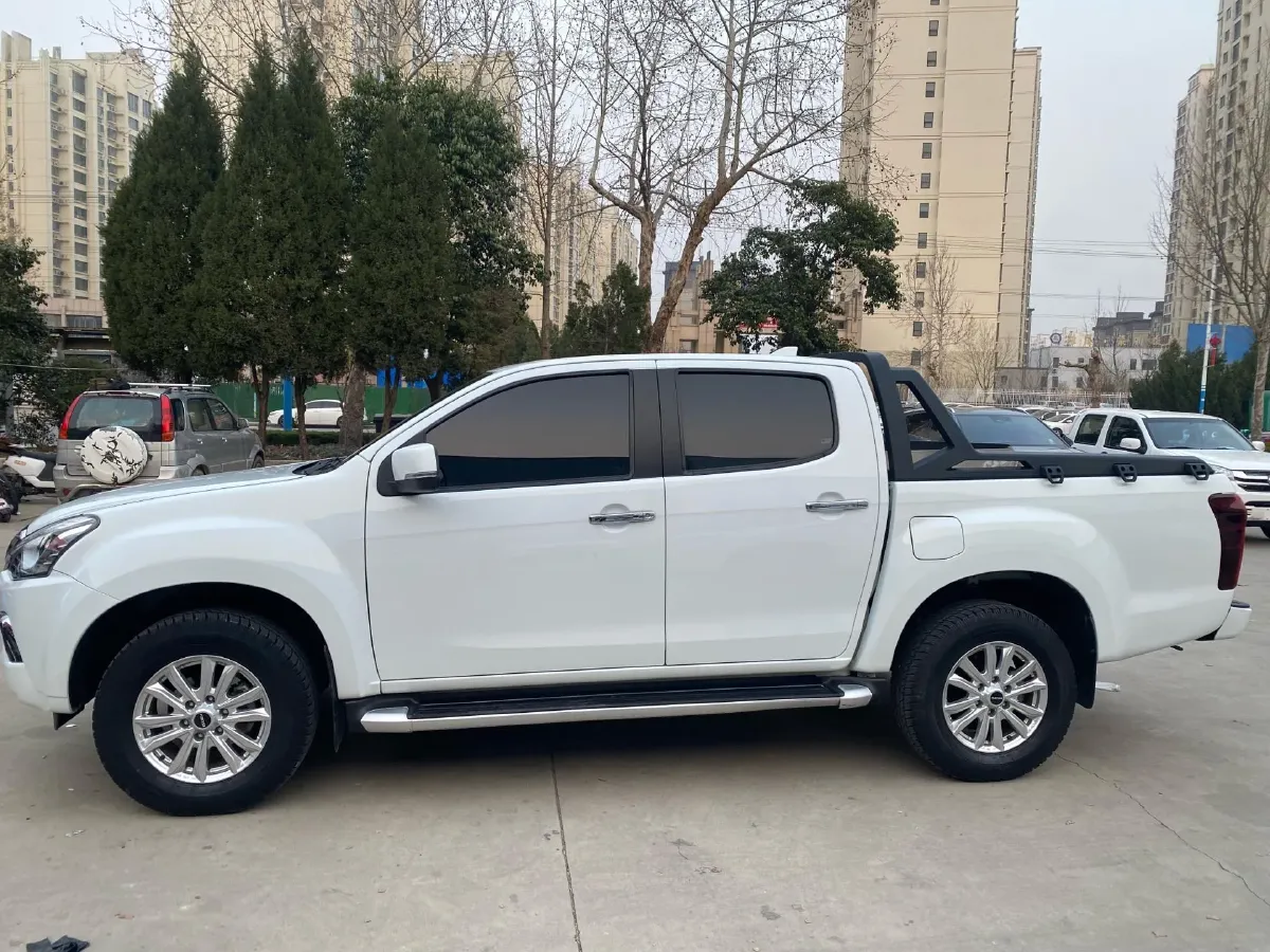 2022 Isuzu LingTuo 2.0T 220HP L4 8AT,autocango,china used car exporter,china ev exporter,chinese used car exporter,chinese used ev exporter
