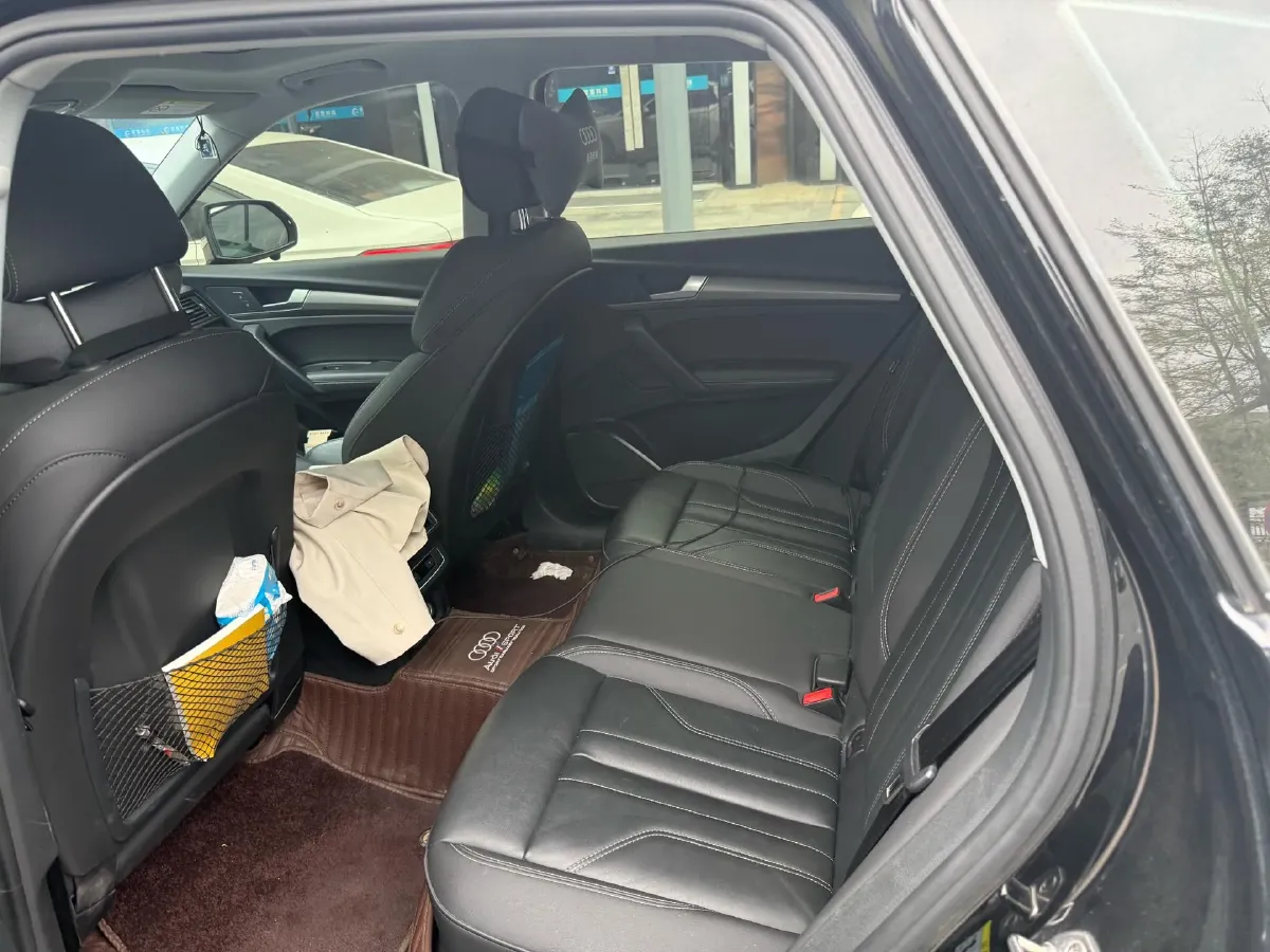 2022 Audi Q5L 2.0T 190HP L4 7DCT,autocango,china used car exporter,china ev exporter,chinese used car exporter,chinese used ev exporter