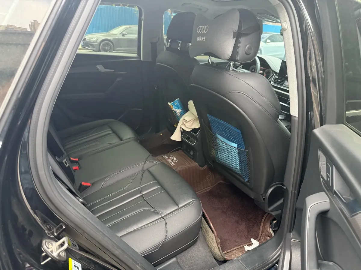 2022 Audi Q5L 2.0T 190HP L4 7DCT,autocango,china used car exporter,china ev exporter,chinese used car exporter,chinese used ev exporter