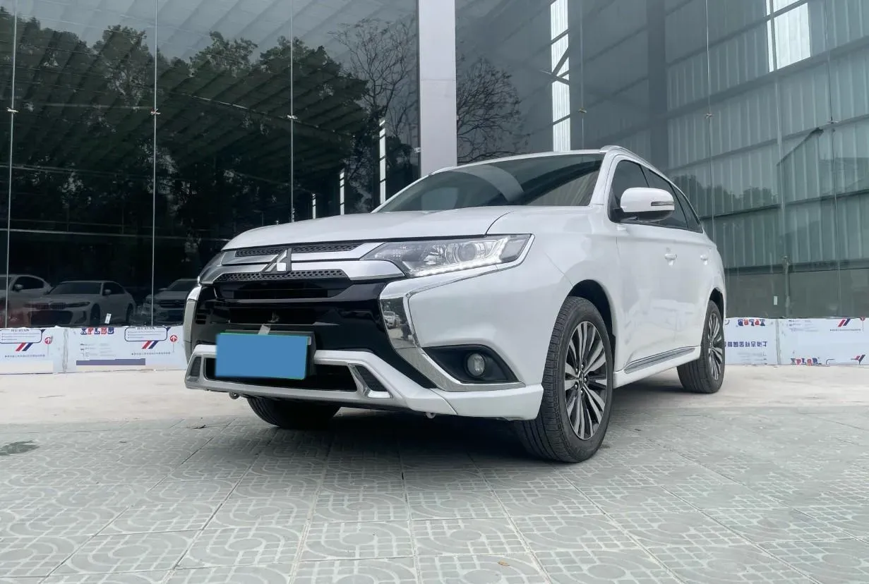 2021 Mitsubishi Outlander 2.0L 166HP L4 CVT,autocango,china used car exporter,china ev exporter,chinese used car exporter,chinese used ev exporter