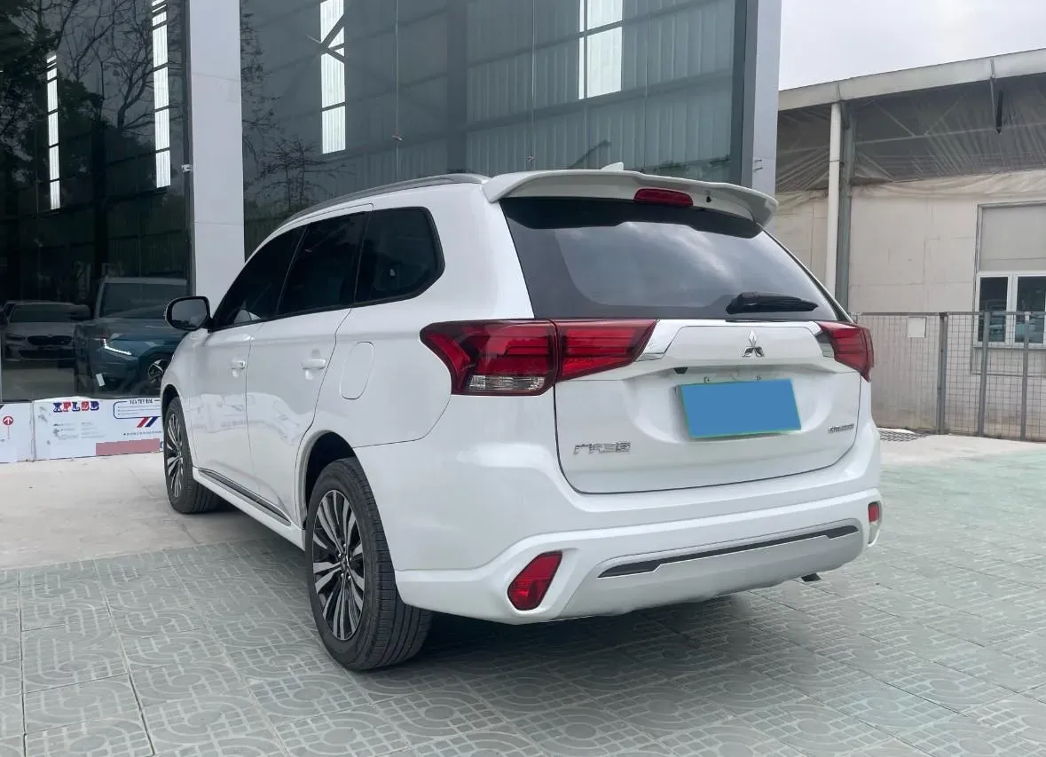 2021 Mitsubishi Outlander 2.0L 166HP L4 CVT,autocango,china used car exporter,china ev exporter,chinese used car exporter,chinese used ev exporter