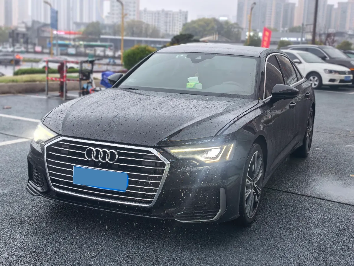 2021 Audi A6L 2.0T 224HP L4 7DCT,autocango,china used car exporter,china ev exporter,chinese used car exporter,chinese used ev exporter