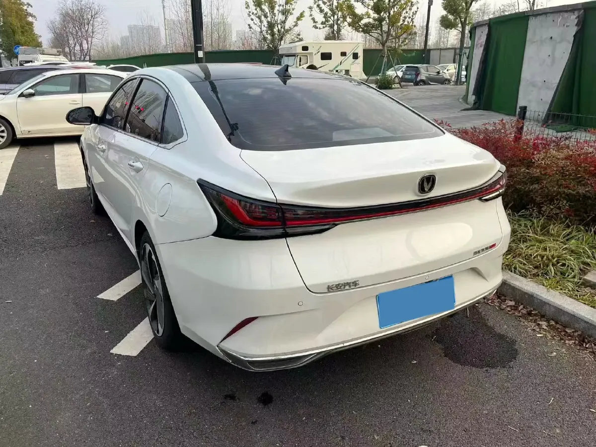 2023 ChangAn Raeton Plus 1.5T 188HP L4 7DCT,autocango,china used car exporter,china ev exporter,chinese used car exporter,chinese used ev exporter