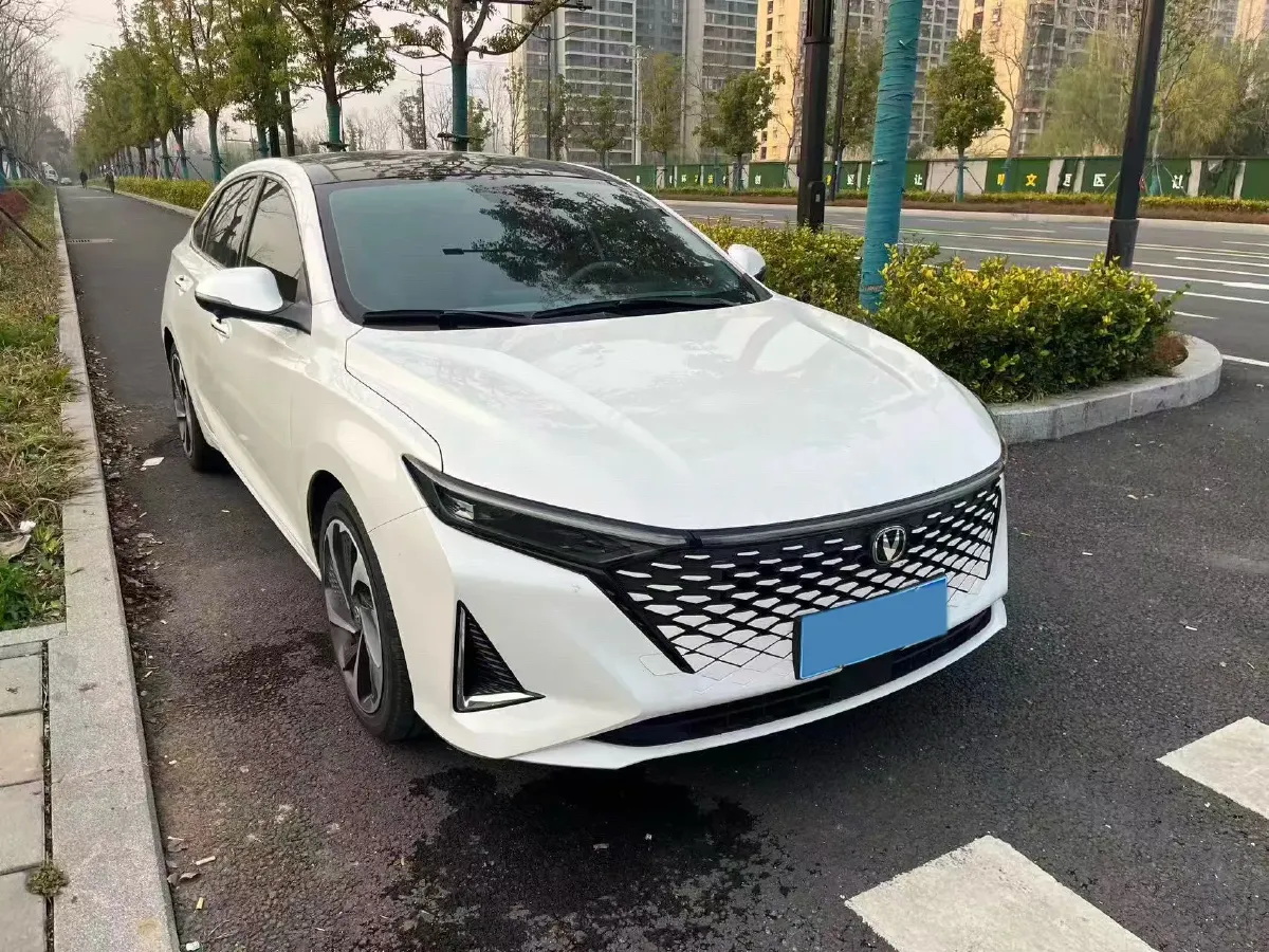 2023 ChangAn Raeton Plus 1.5T 188HP L4 7DCT,autocango,china used car exporter,china ev exporter,chinese used car exporter,chinese used ev exporter