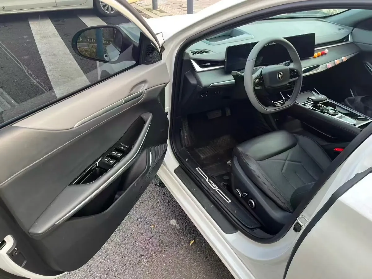 2023 ChangAn Raeton Plus 1.5T 188HP L4 7DCT,autocango,china used car exporter,china ev exporter,chinese used car exporter,chinese used ev exporter