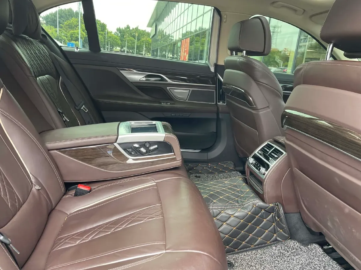 2021 BMW 7 Series 2.0T 265HP L4 8AT,autocango,china used car exporter,china ev exporter,chinese used car exporter,chinese used ev exporter