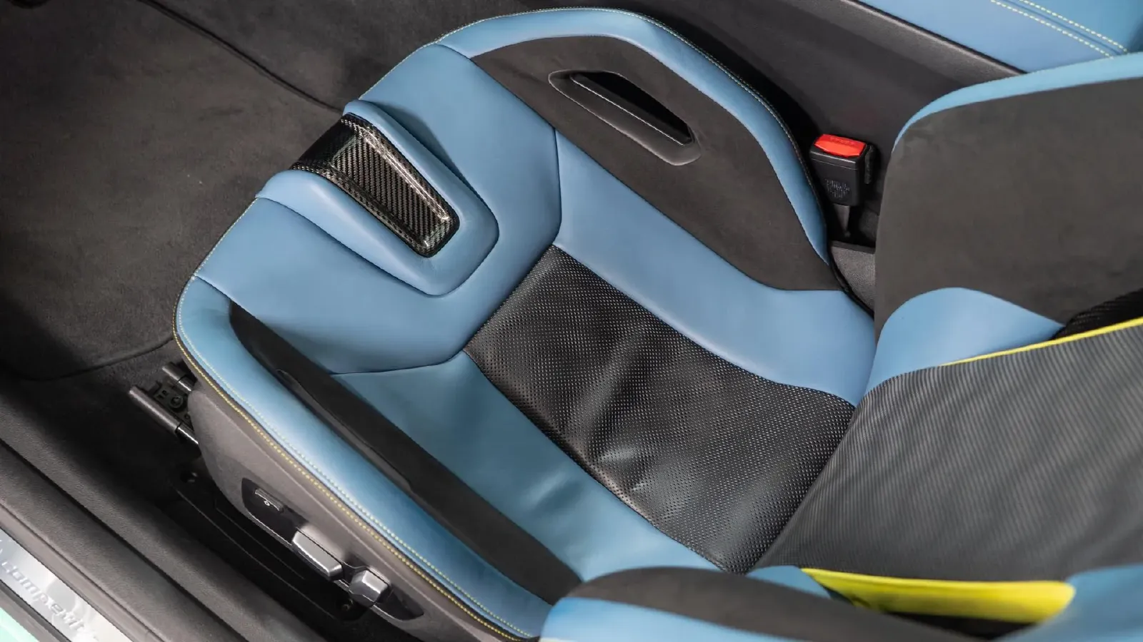 2021 BMW M4 3.0T 510HP L6 8AT,autocango,china used car exporter,china ev exporter,chinese used car exporter,chinese used ev exporter