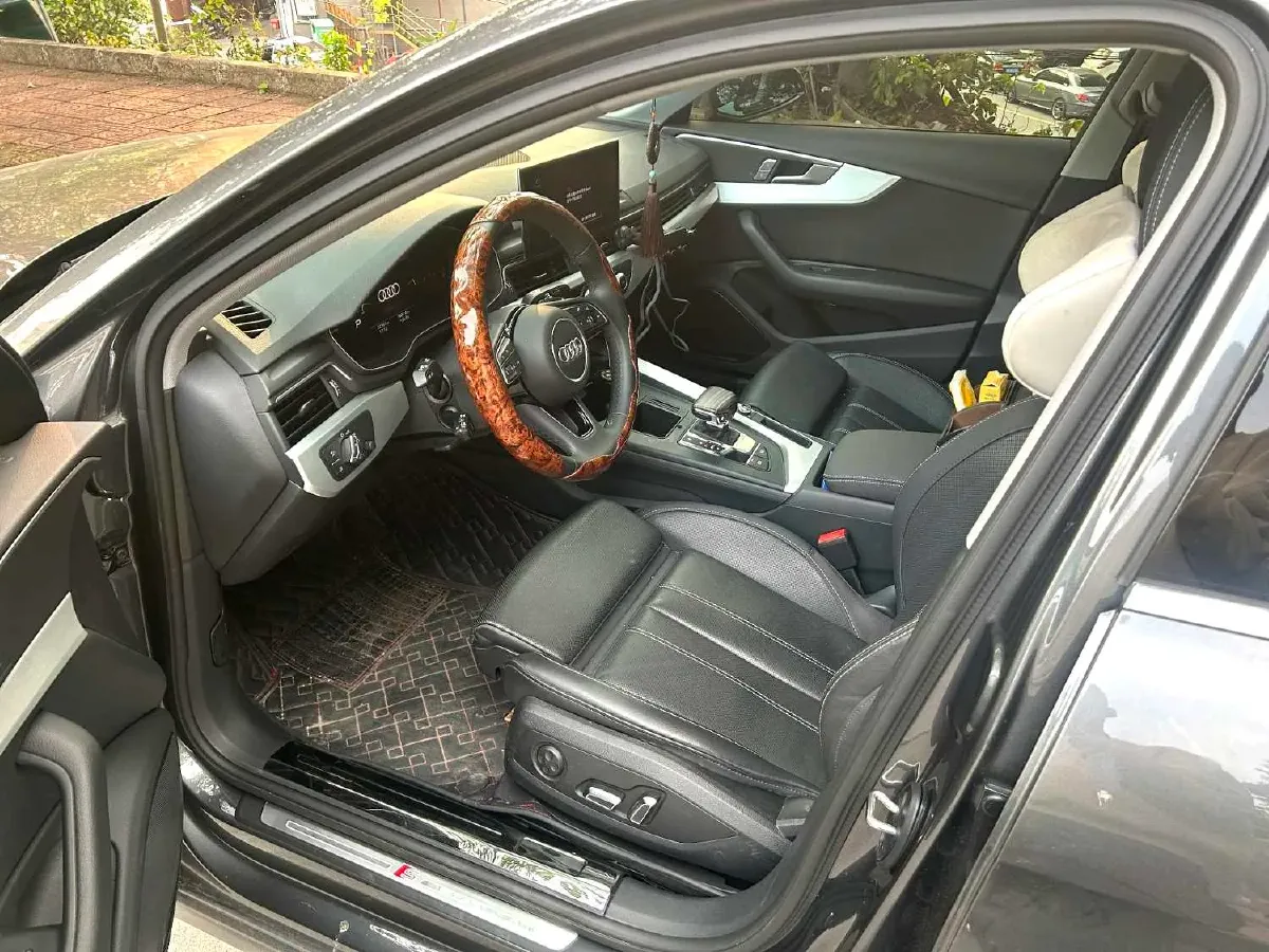 2023 Audi A4L 2.0T 190HP L4 7DCT,autocango,china used car exporter,china ev exporter,chinese used car exporter,chinese used ev exporter