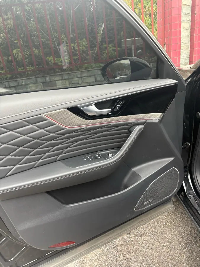 2022 HongQi HS5 2.0T 224HP L4 6AT,autocango,china used car exporter,china ev exporter,chinese used car exporter,chinese used ev exporter