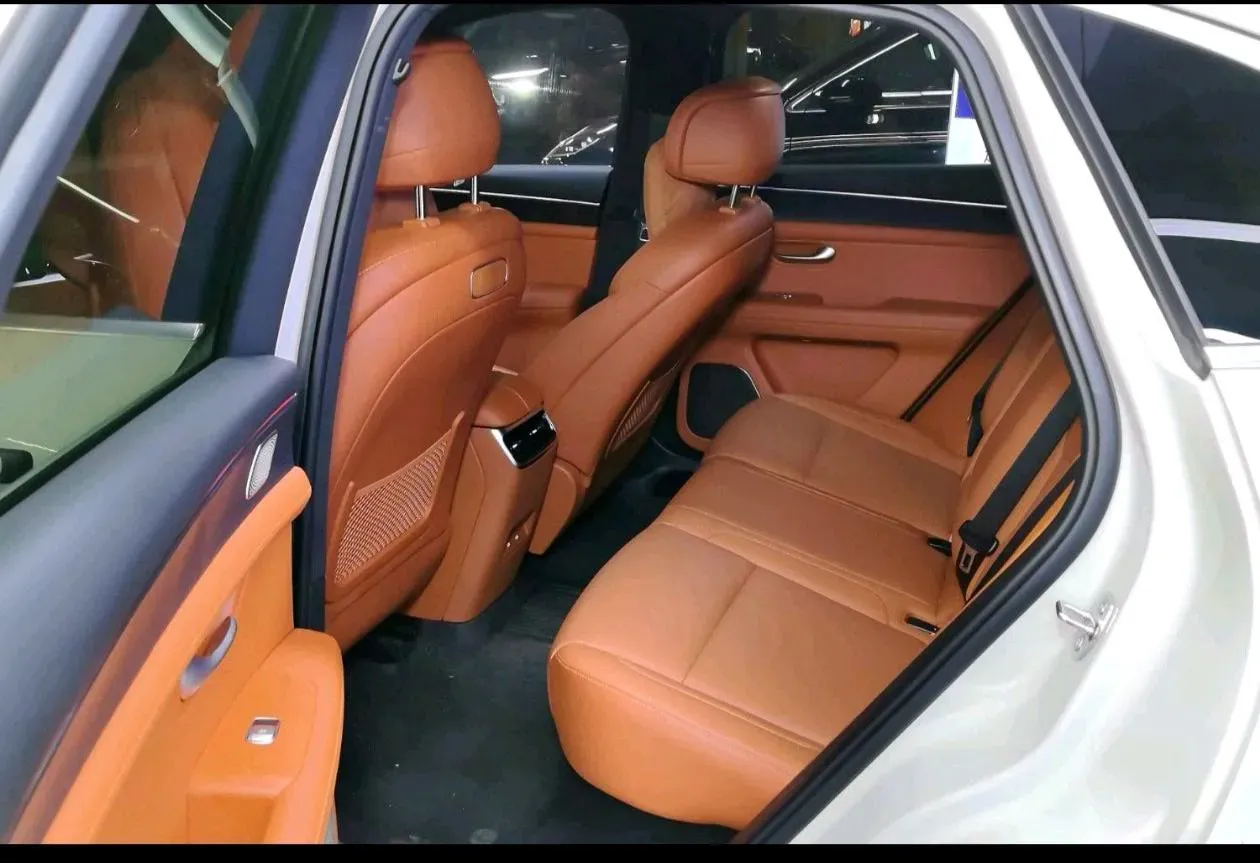 2025 AITO AITO M5 1.5T 152HP L4 REEV 42KWH,autocango,china used car exporter,china ev exporter,chinese used car exporter,chinese used ev exporter