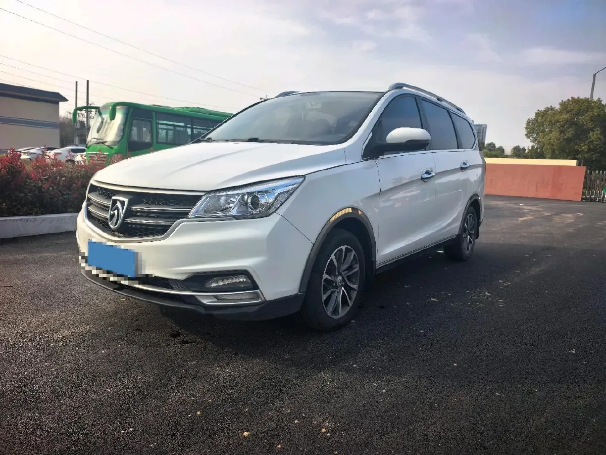 2019 BaoJun 730 1.5T 147HP L4 CVT,autocango,china used car exporter,china ev exporter,chinese used car exporter,chinese used ev exporter