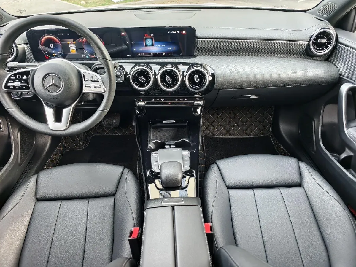 2021 Mercedes-Benz A Class 1.3T 136HP L4 7DCT,autocango,china used car exporter,china ev exporter,chinese used car exporter,chinese used ev exporter