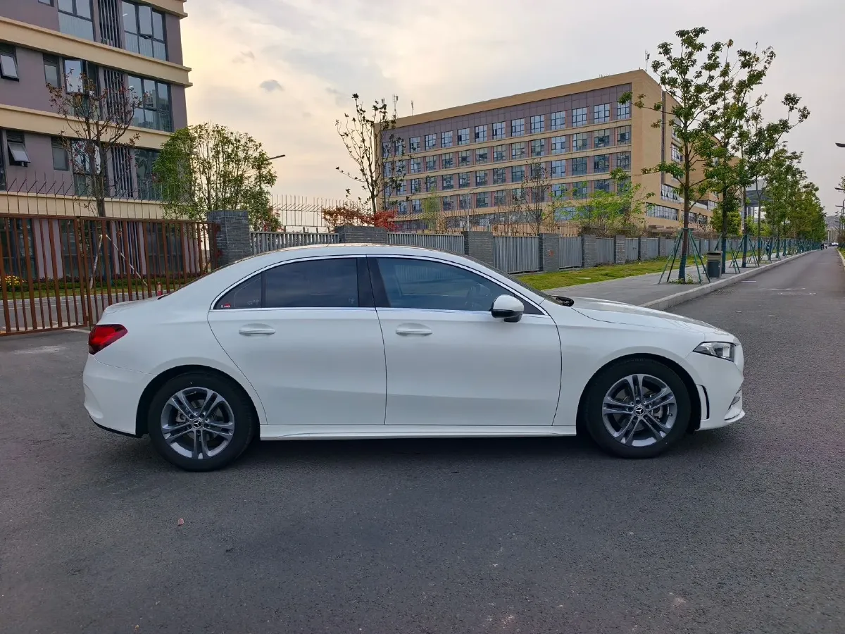 2021 Mercedes-Benz A Class 1.3T 136HP L4 7DCT,autocango,china used car exporter,china ev exporter,chinese used car exporter,chinese used ev exporter