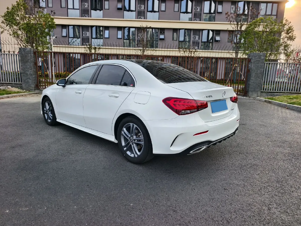 2021 Mercedes-Benz A Class 1.3T 136HP L4 7DCT,autocango,china used car exporter,china ev exporter,chinese used car exporter,chinese used ev exporter