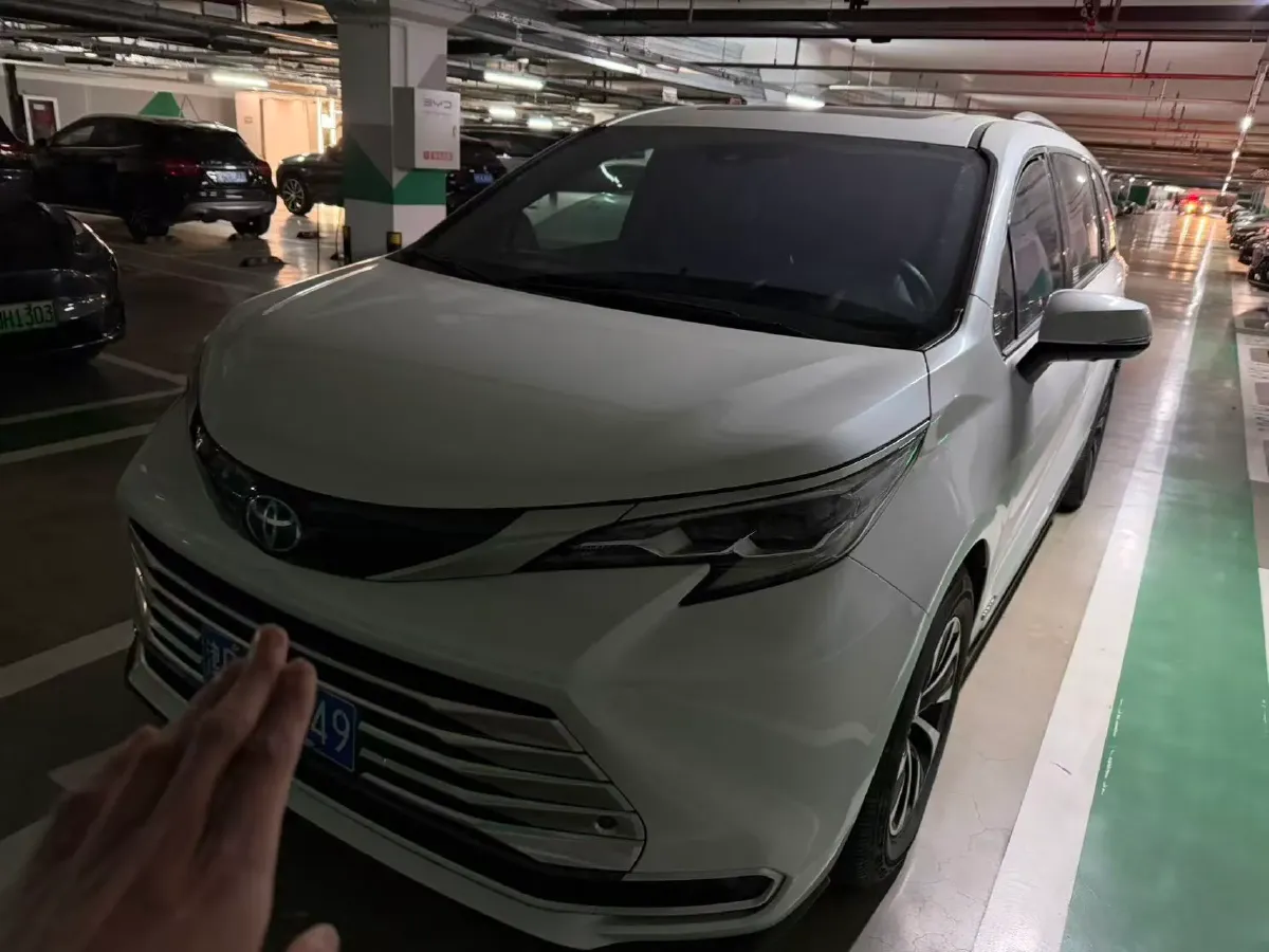 2023 Toyota Sienna 2.5L 189HP L4 E-CVT Hybrid,autocango,china used car exporter,china ev exporter,chinese used car exporter,chinese used ev exporter