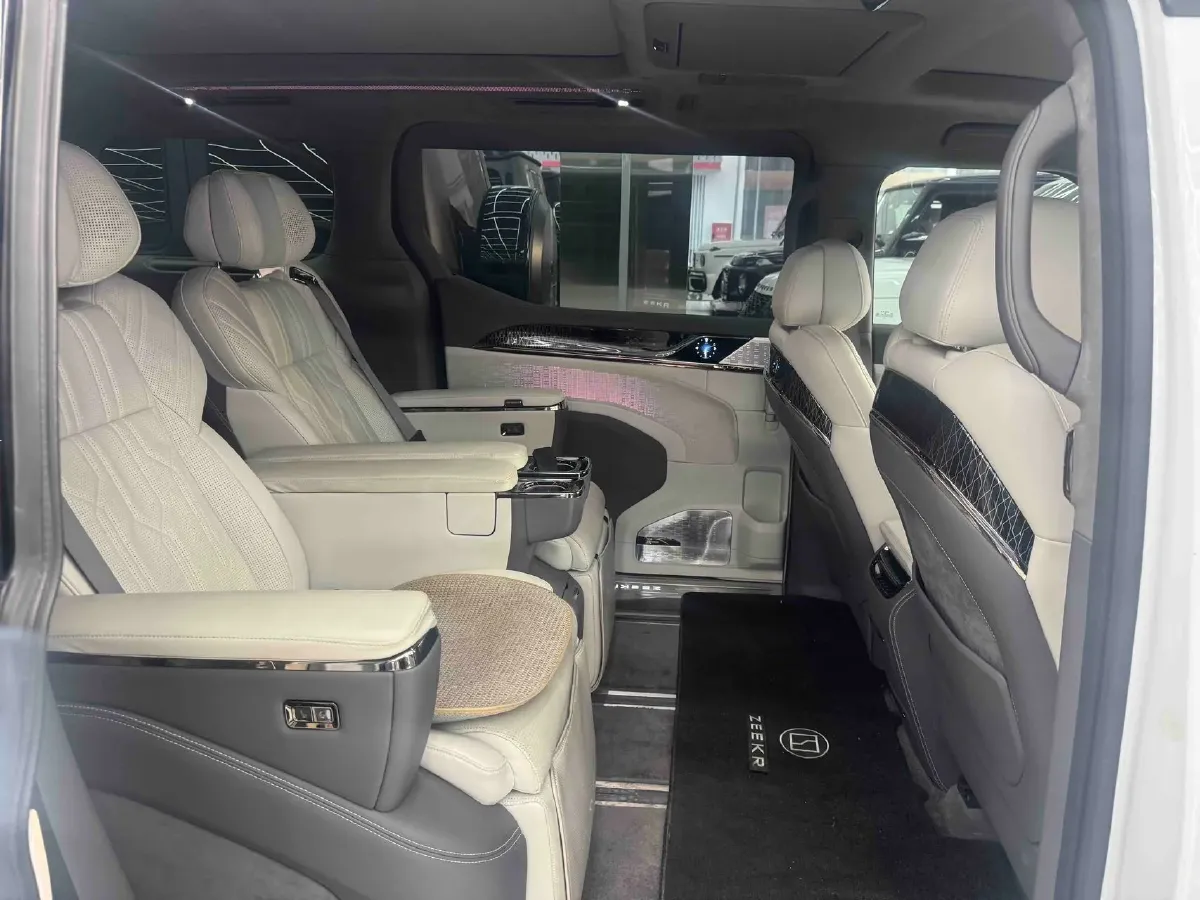 2022 Zeekr 009 BEV 116KWH,autocango,china used car exporter,china ev exporter,chinese used car exporter,chinese used ev exporter