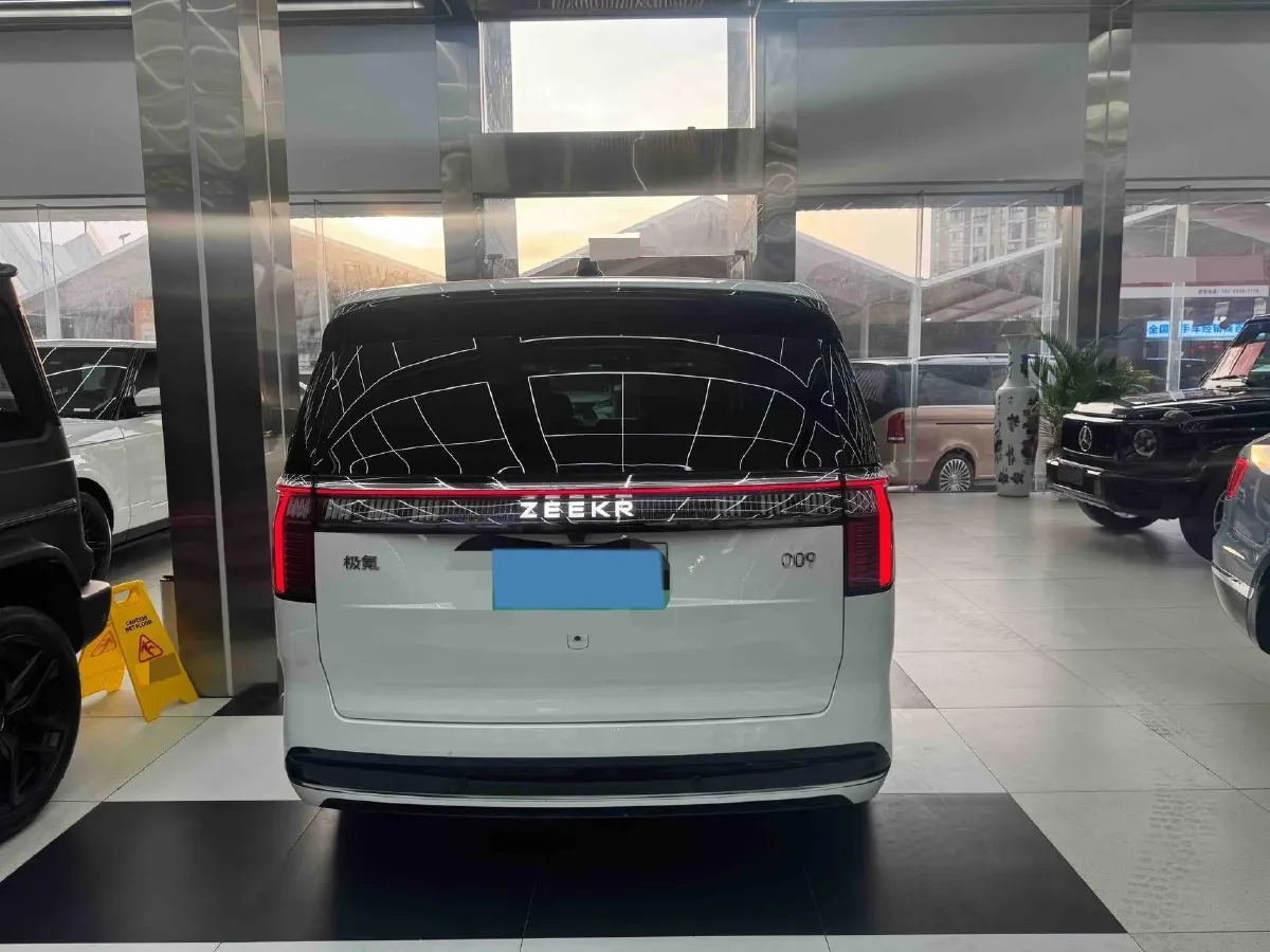 2022 Zeekr 009 BEV 116KWH,autocango,china used car exporter,china ev exporter,chinese used car exporter,chinese used ev exporter
