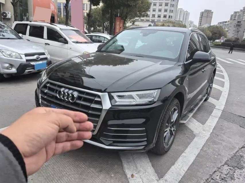 2020 Audi Q5L 2.0T 252HP L4 7DCT,autocango,china used car exporter,china ev exporter,chinese used car exporter,chinese used ev exporter