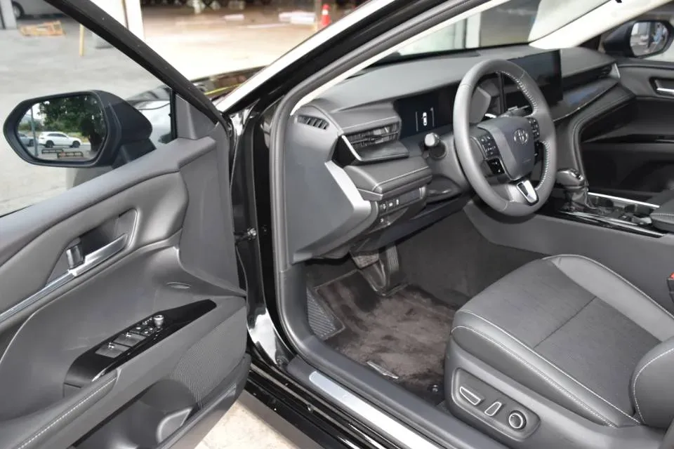 2024 Toyota Camry 2.0L 152HP L4 E-CVT Hybrid,autocango,china used car exporter,china ev exporter,chinese used car exporter,chinese used ev exporter