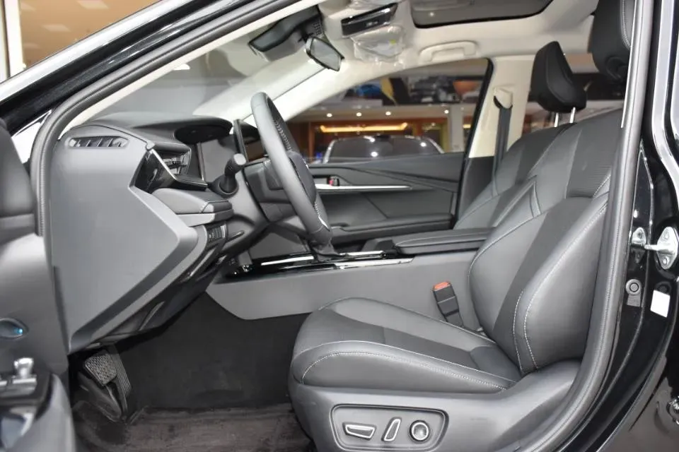 2024 Toyota Camry 2.0L 152HP L4 E-CVT Hybrid,autocango,china used car exporter,china ev exporter,chinese used car exporter,chinese used ev exporter