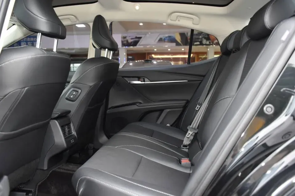 2024 Toyota Camry 2.0L 152HP L4 E-CVT Hybrid,autocango,china used car exporter,china ev exporter,chinese used car exporter,chinese used ev exporter