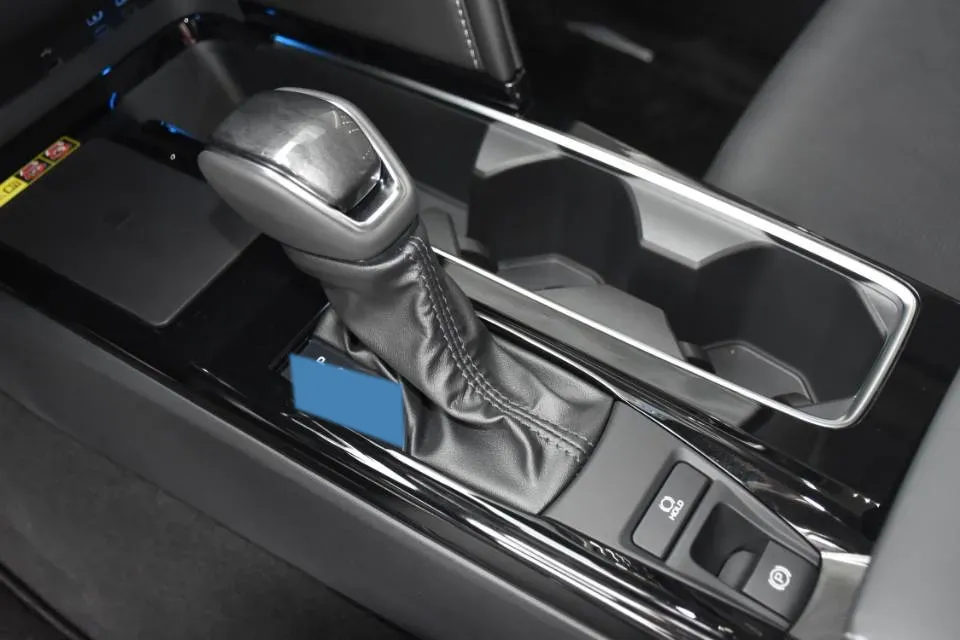 2024 Toyota Camry 2.0L 152HP L4 E-CVT Hybrid,autocango,china used car exporter,china ev exporter,chinese used car exporter,chinese used ev exporter