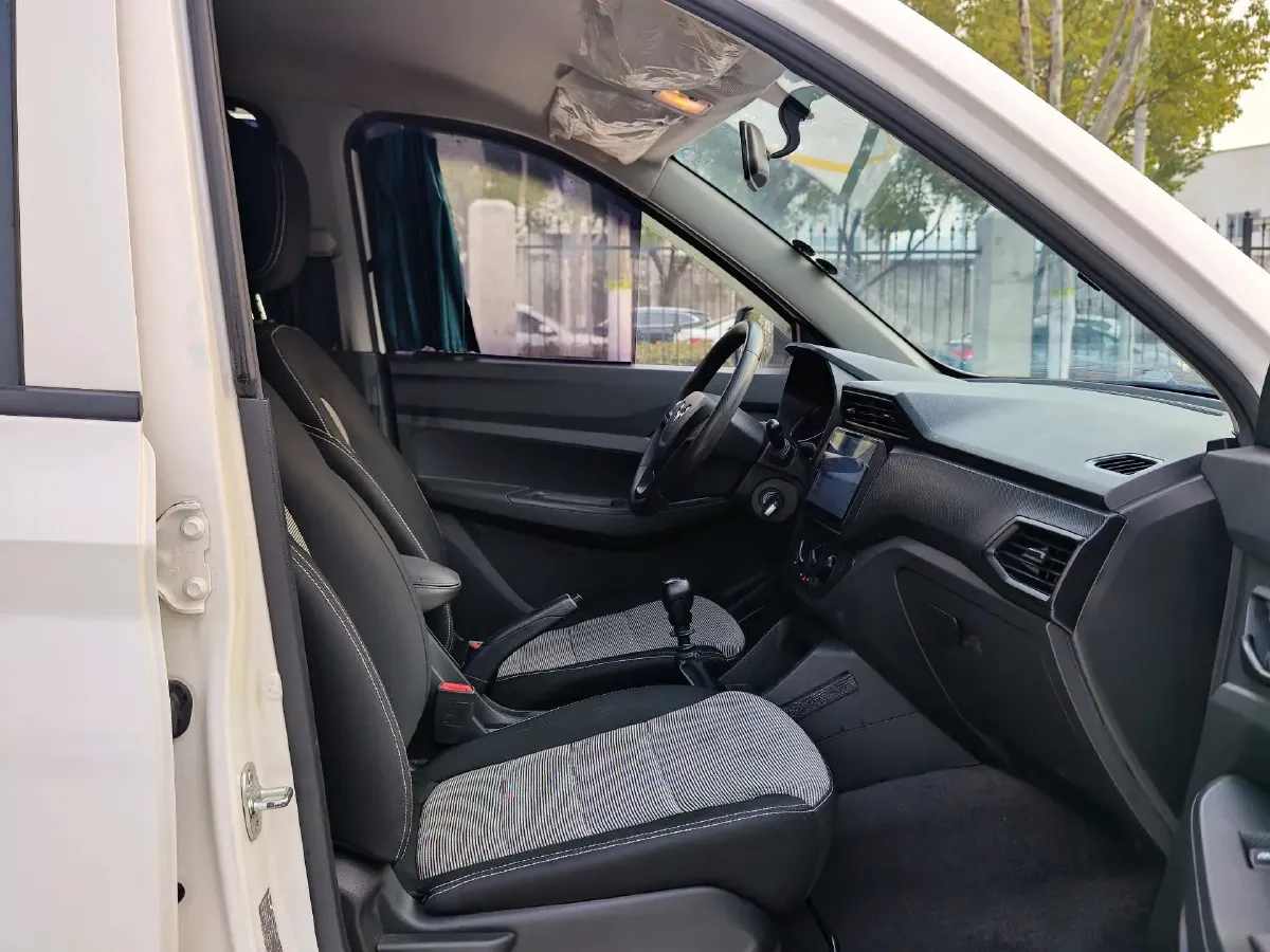 2021 WuLing RongGuang New Truck 1.5L 99HP L4 5MT,autocango,china used car exporter,china ev exporter,chinese used car exporter,chinese used ev exporter