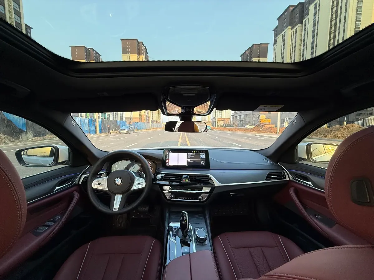 2023 BMW 5 Series 2.0T 245HP L4 8AT,autocango,china used car exporter,china ev exporter,chinese used car exporter,chinese used ev exporter