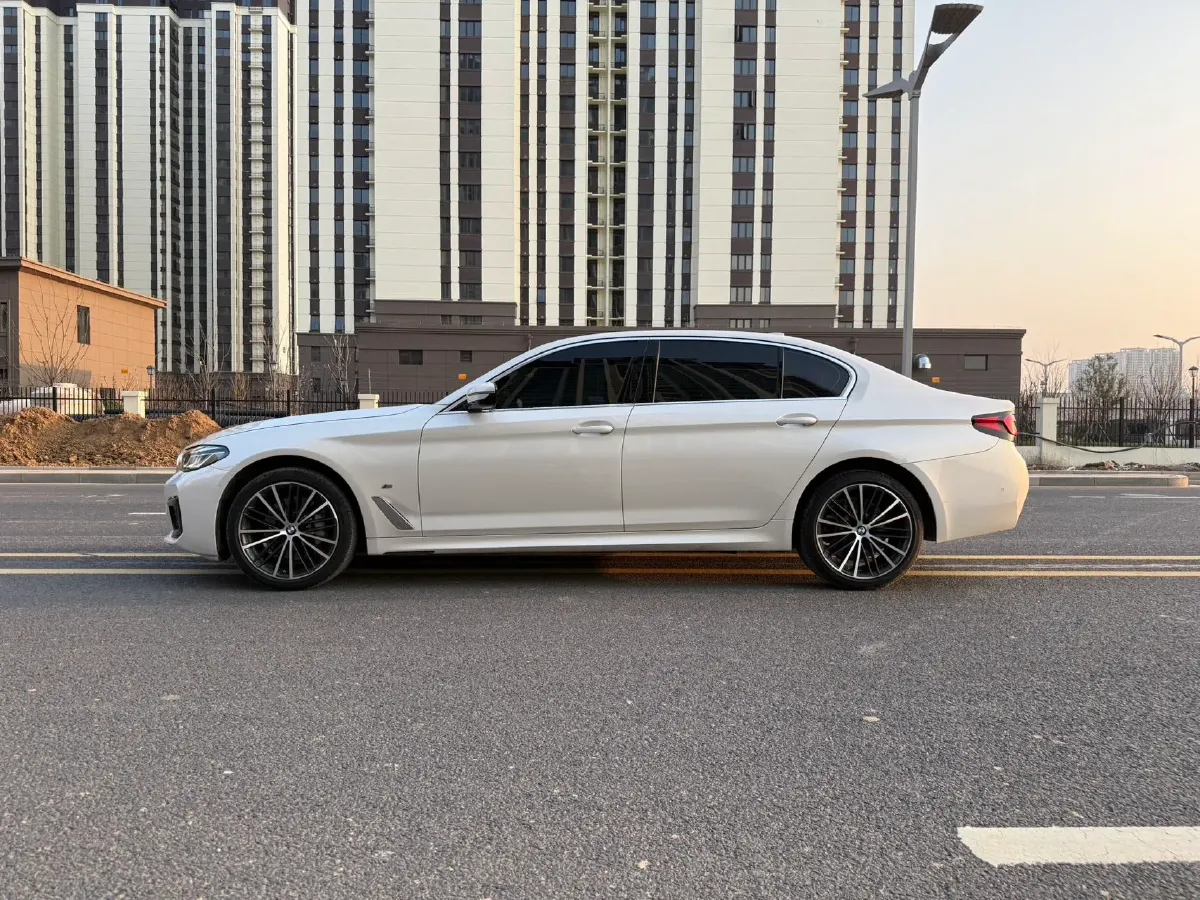 2023 BMW 5 Series 2.0T 245HP L4 8AT,autocango,china used car exporter,china ev exporter,chinese used car exporter,chinese used ev exporter