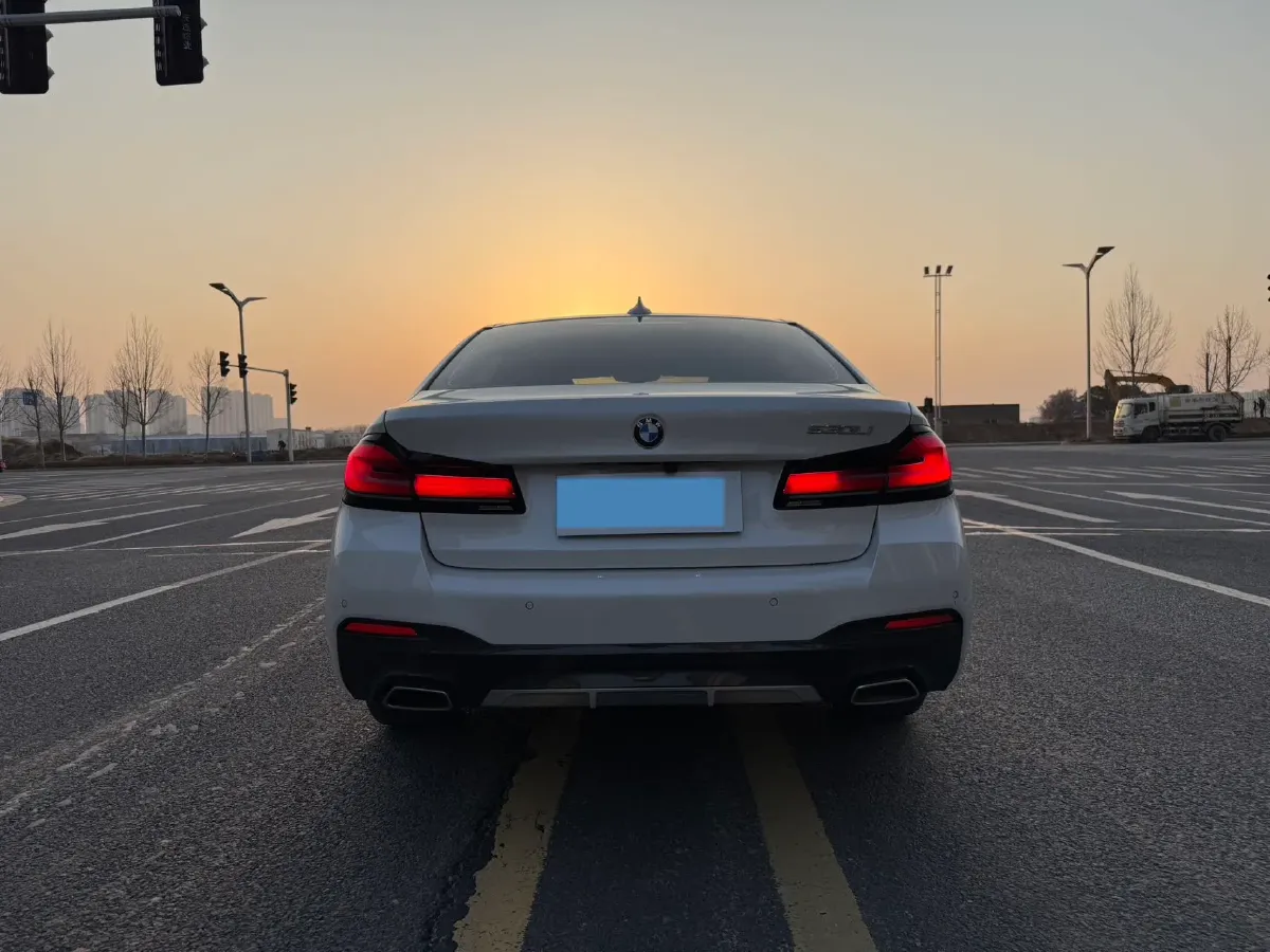 2023 BMW 5 Series 2.0T 245HP L4 8AT,autocango,china used car exporter,china ev exporter,chinese used car exporter,chinese used ev exporter