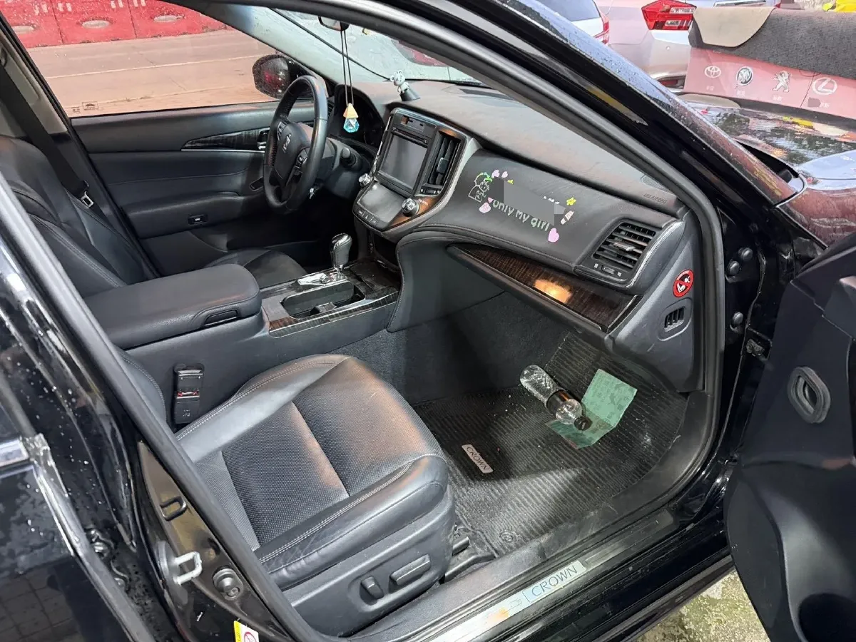 2015 Toyota Crown 2.0T 235HP L4 8AT,autocango,china used car exporter,china ev exporter,chinese used car exporter,chinese used ev exporter