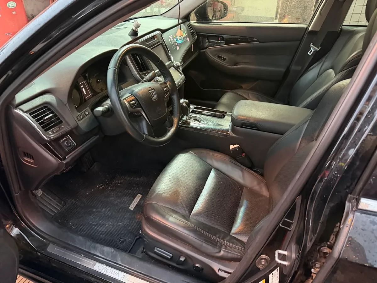 2015 Toyota Crown 2.0T 235HP L4 8AT,autocango,china used car exporter,china ev exporter,chinese used car exporter,chinese used ev exporter