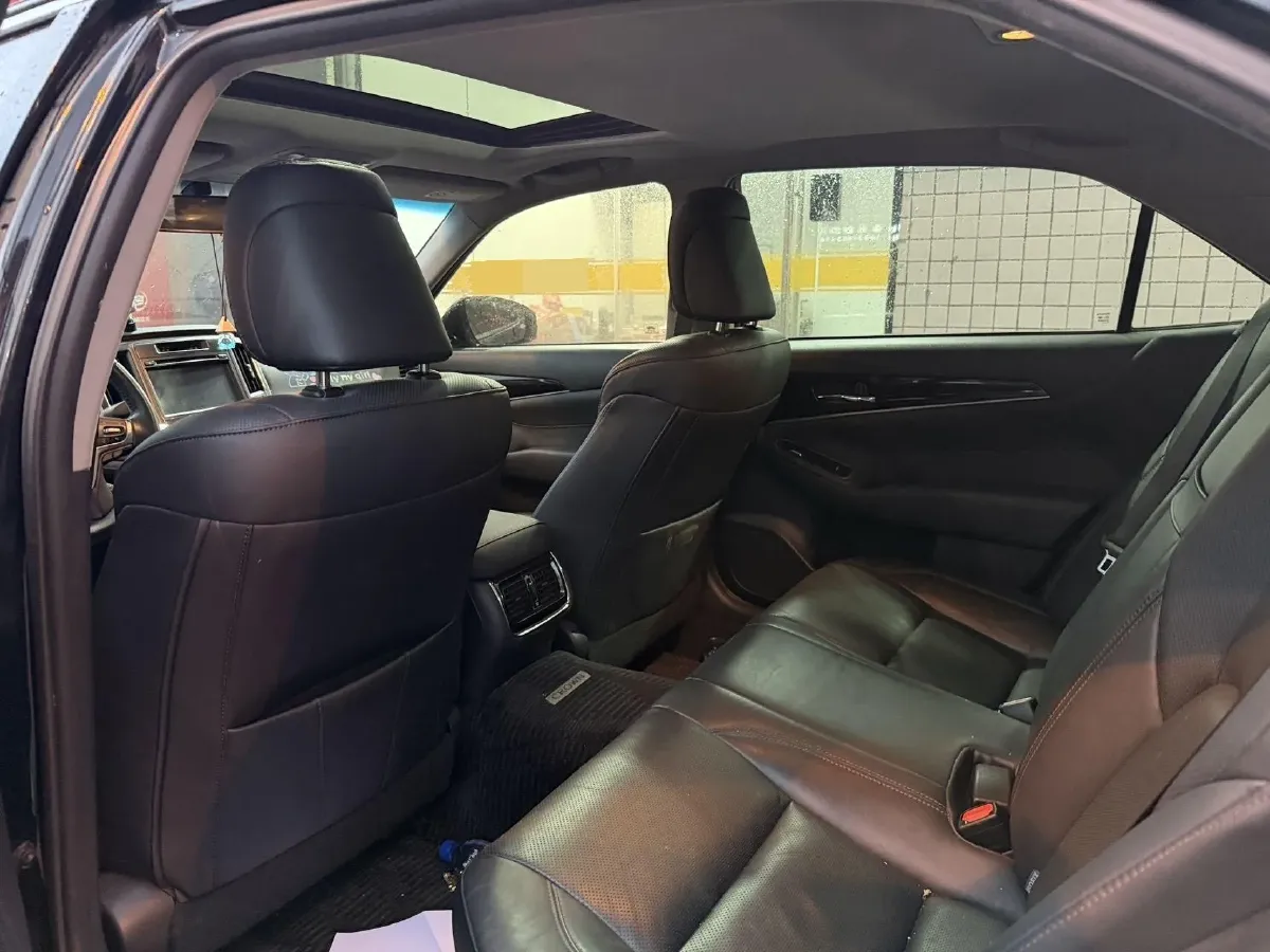 2015 Toyota Crown 2.0T 235HP L4 8AT,autocango,china used car exporter,china ev exporter,chinese used car exporter,chinese used ev exporter