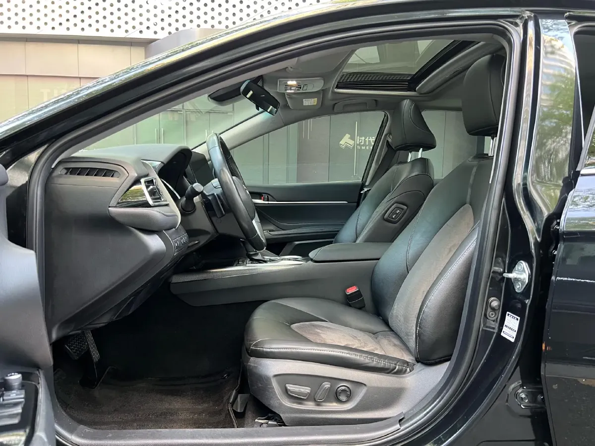 2023 Toyota Camry 2.5L 207HP L4 8AT,autocango,china used car exporter,china ev exporter,chinese used car exporter,chinese used ev exporter