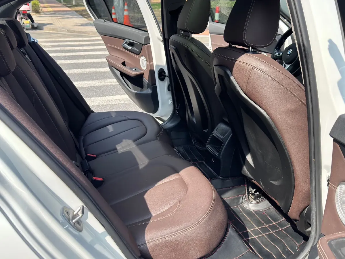 2023 BMW 1 Series 1.5T 136HP L3 7DCT,autocango,china used car exporter,china ev exporter,chinese used car exporter,chinese used ev exporter